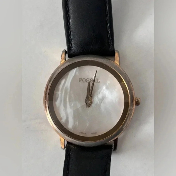 Vintage | Fossil | 1980's Fossil  World Gold Watch with Black Leather Band - Picture 6 of 7